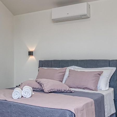Rooms Nilda Musalez ภายนอก รูปภาพ