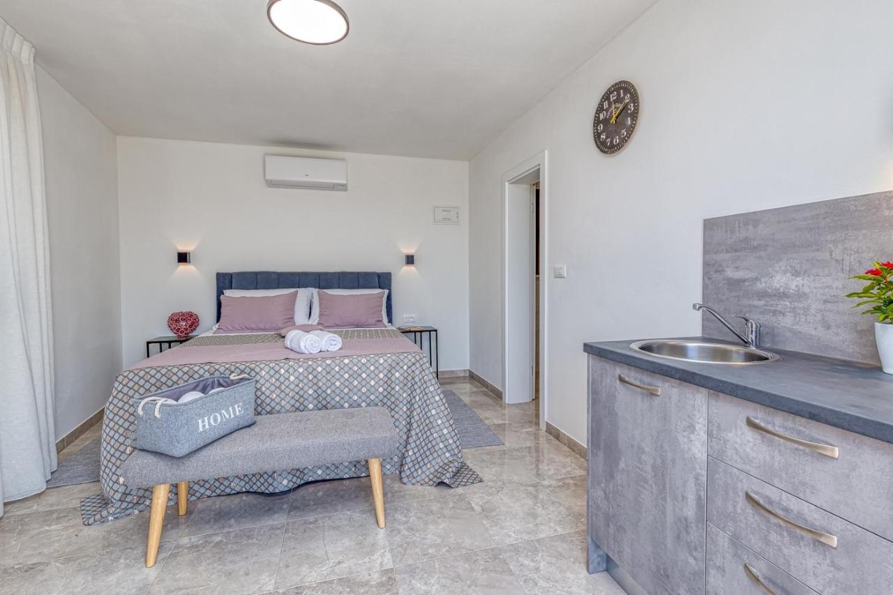Rooms Nilda Musalez ภายนอก รูปภาพ