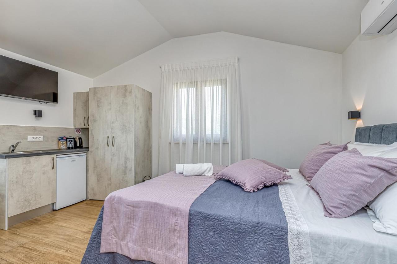 Rooms Nilda Musalez ภายนอก รูปภาพ